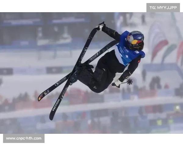 谷爱凌自由式滑雪U型场地世界杯云顶站逆转夺冠，实现三连冠